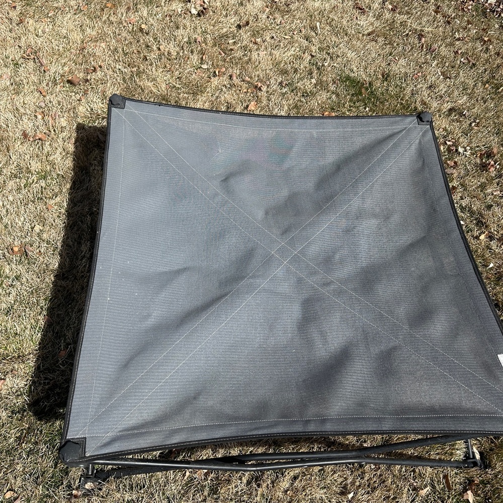 Collapsing Elevated Gray Pet Bed